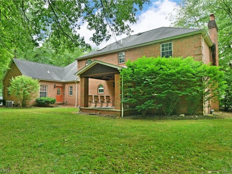 2412 East Pointe Drive SE, Howland, OH 44484 Photo 5