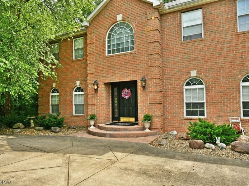 2412 East Pointe Drive SE, Howland, OH 44484 Photo 6