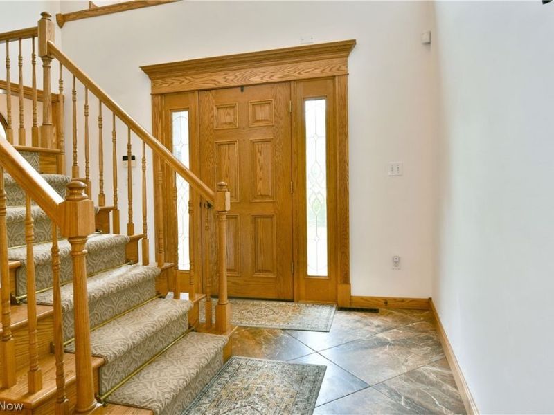 2412 East Pointe Drive SE, Howland, OH 44484 Photo 8