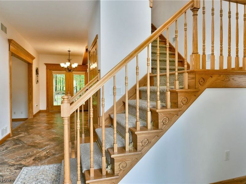 2412 East Pointe Drive SE, Howland, OH 44484 Photo 9