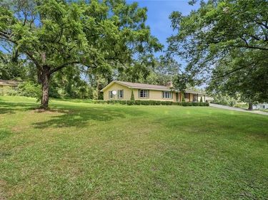 264 School St Street, Gillsville, GA 30543