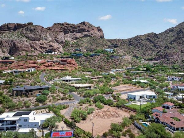 4853 E WHITE GATES Drive, Unit 11, Phoenix, AZ 85018