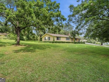 264 School Street, Gillsville, GA 30543