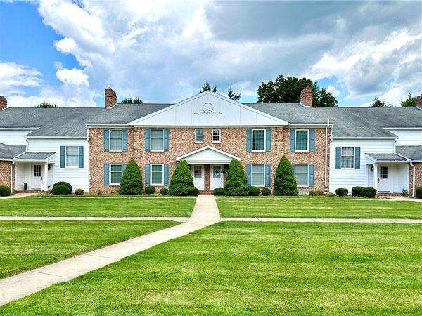 286 Windsor Ridge, Unit 27, New Castle, PA 16105
