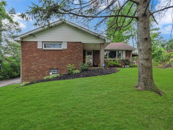 7297 Steubenville Pike, Oakdale, PA 15071