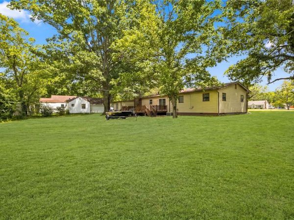 5976 E Huntsville Road , Fayetteville, AR 72701
