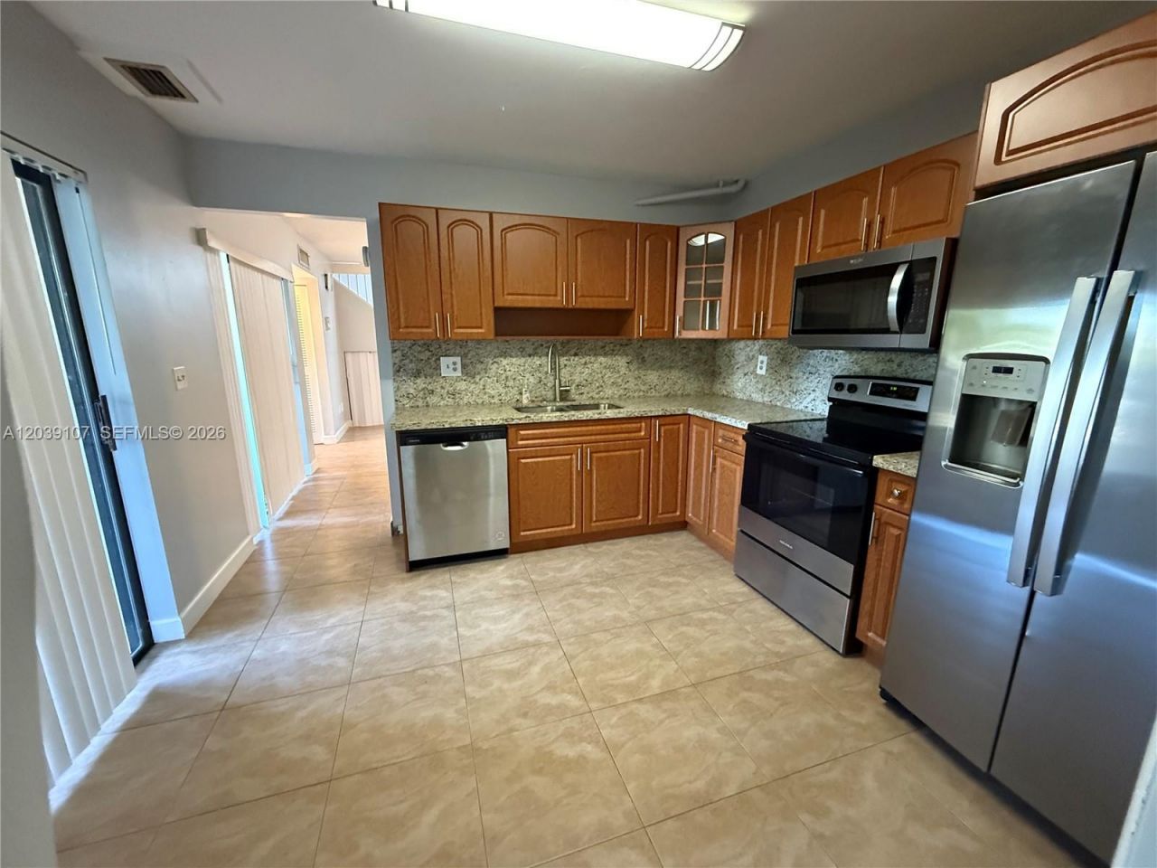9700 NW 6th Ln , Unit 9700, Miami, FL 33172 Photo
