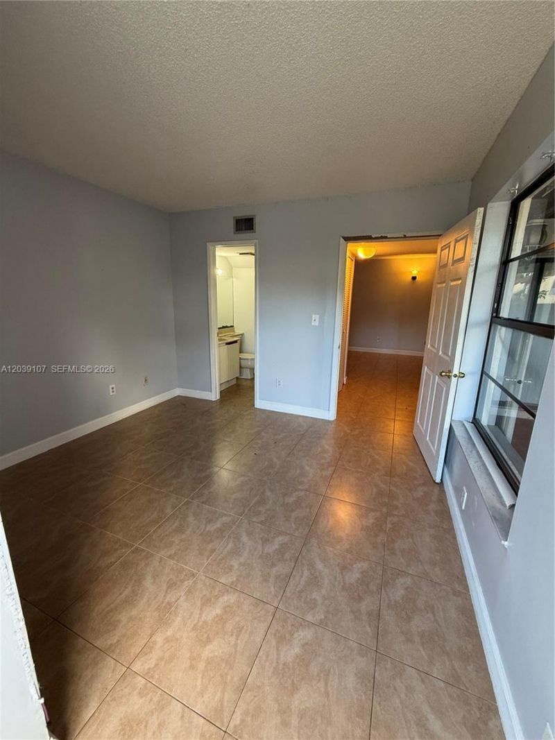9700 NW 6th Ln , Unit 9700, Miami, FL 33172 Photo