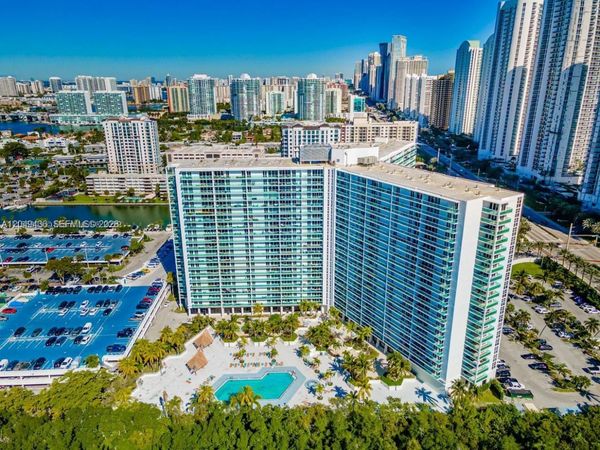 100 Bayview Dr , Unit 1622, Sunny Isles Beach, FL 33160