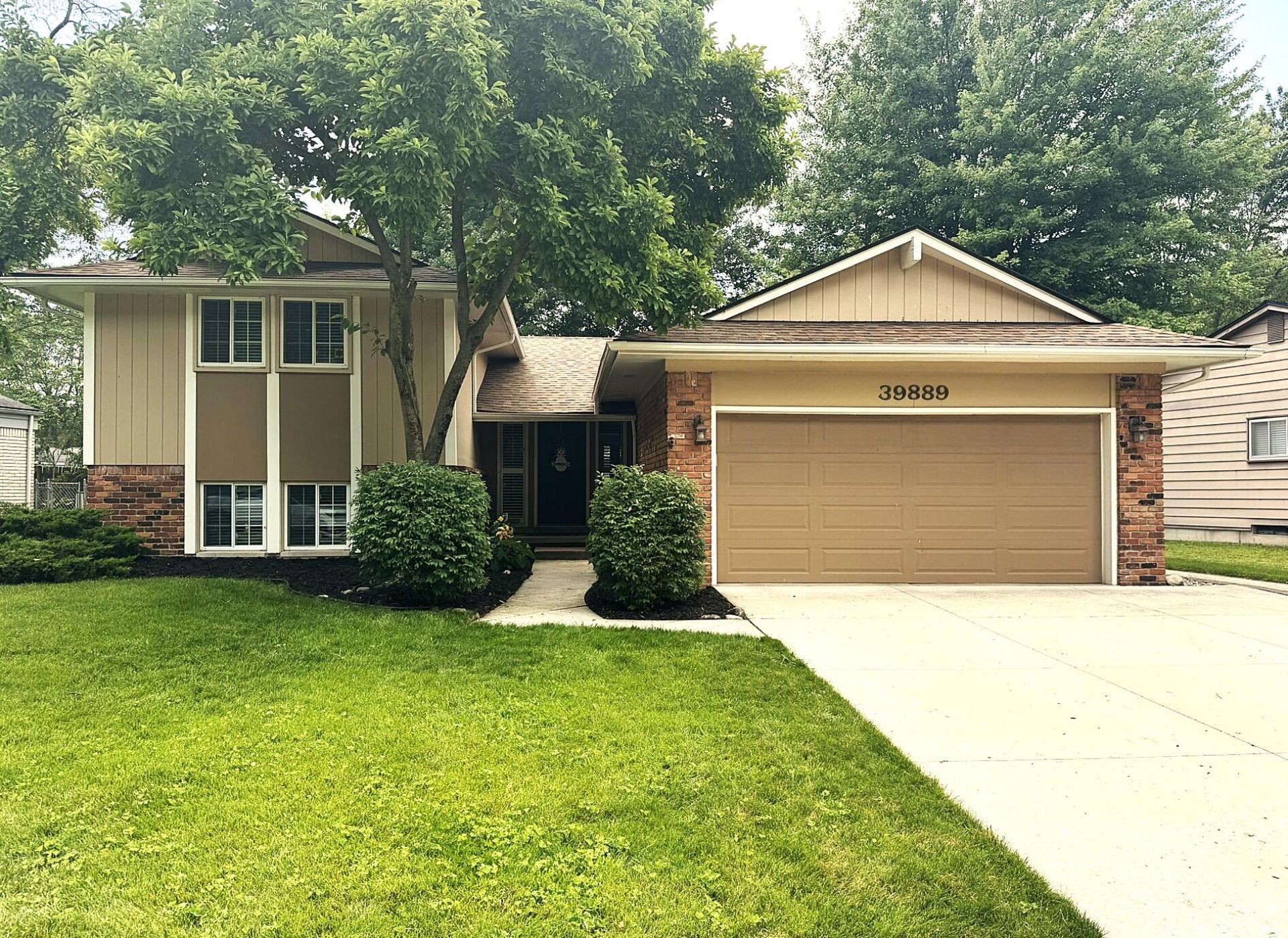 39889 Coronation Road, Canton, MI 48188 Main Photo