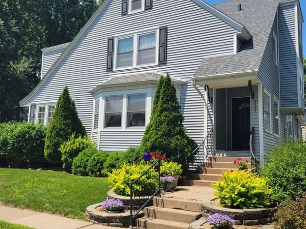 2404 Pershing Avenue, Davenport, IA 52803