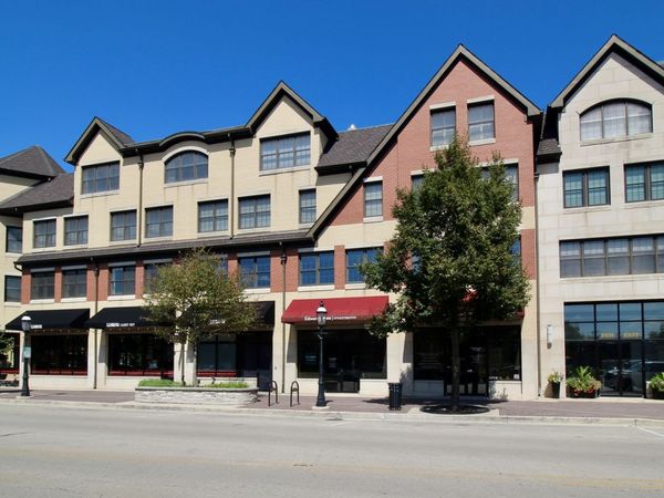 10 E Burlington Street, Unit 2B, Riverside, IL 60546