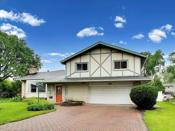 801 E Golfview Drive , Mount Prospect, IL 60056