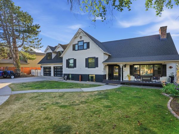 1635 SW Parkway Drive, Redmond, OR 97756