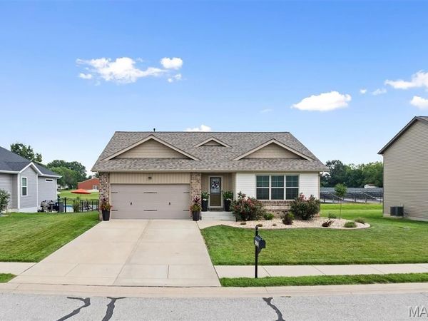 304 Olyvia Drive, St Jacob, IL 62281