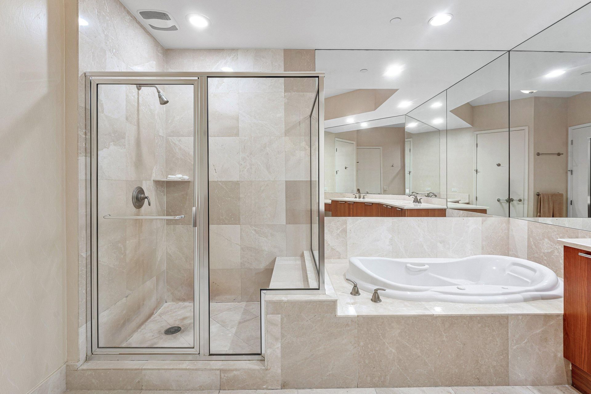 2640 Lake Shore Drive, Unit 107, Riviera Beach, FL 33404 Photo