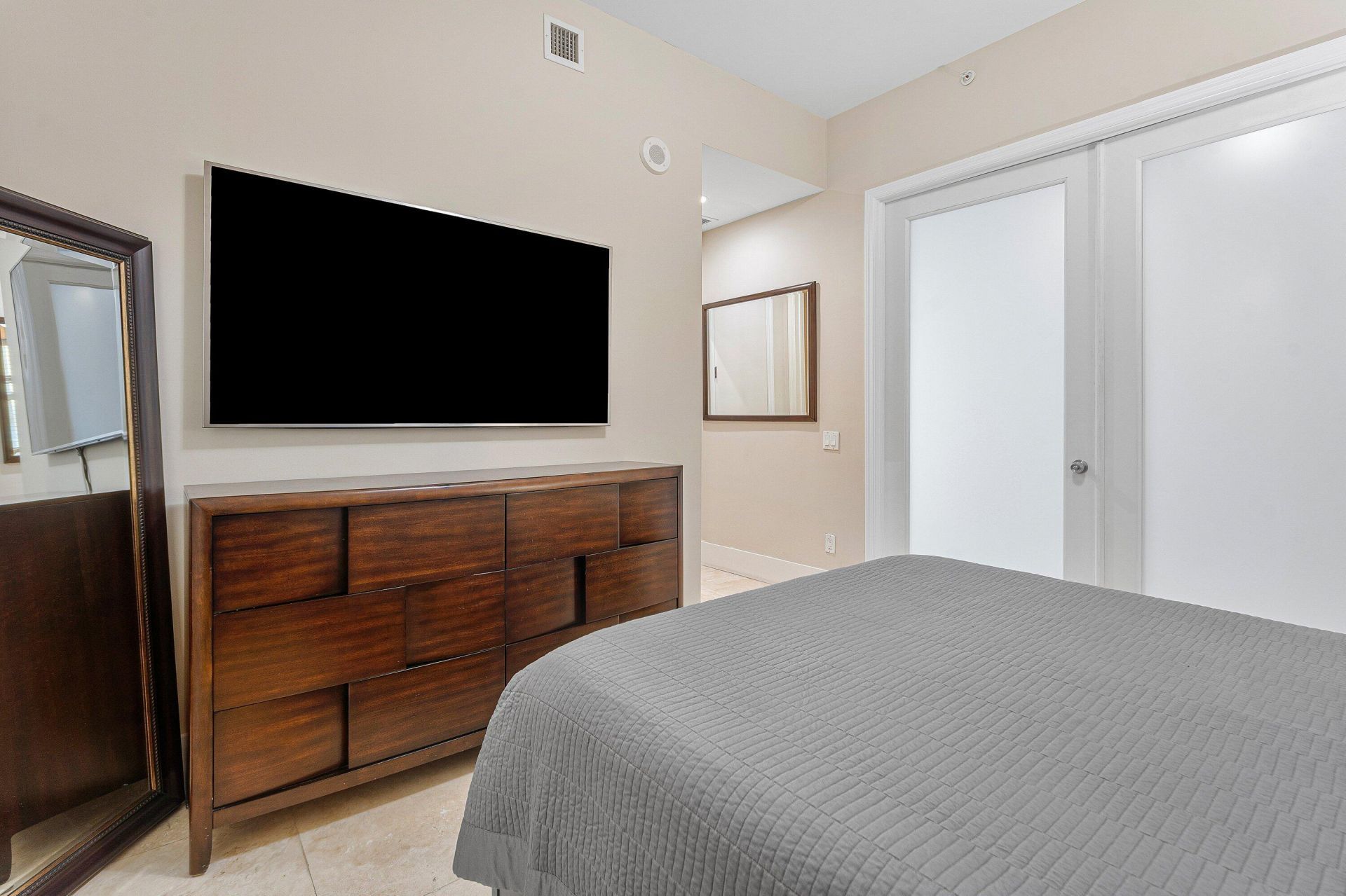 2640 Lake Shore Drive, Unit 107, Riviera Beach, FL 33404 Photo