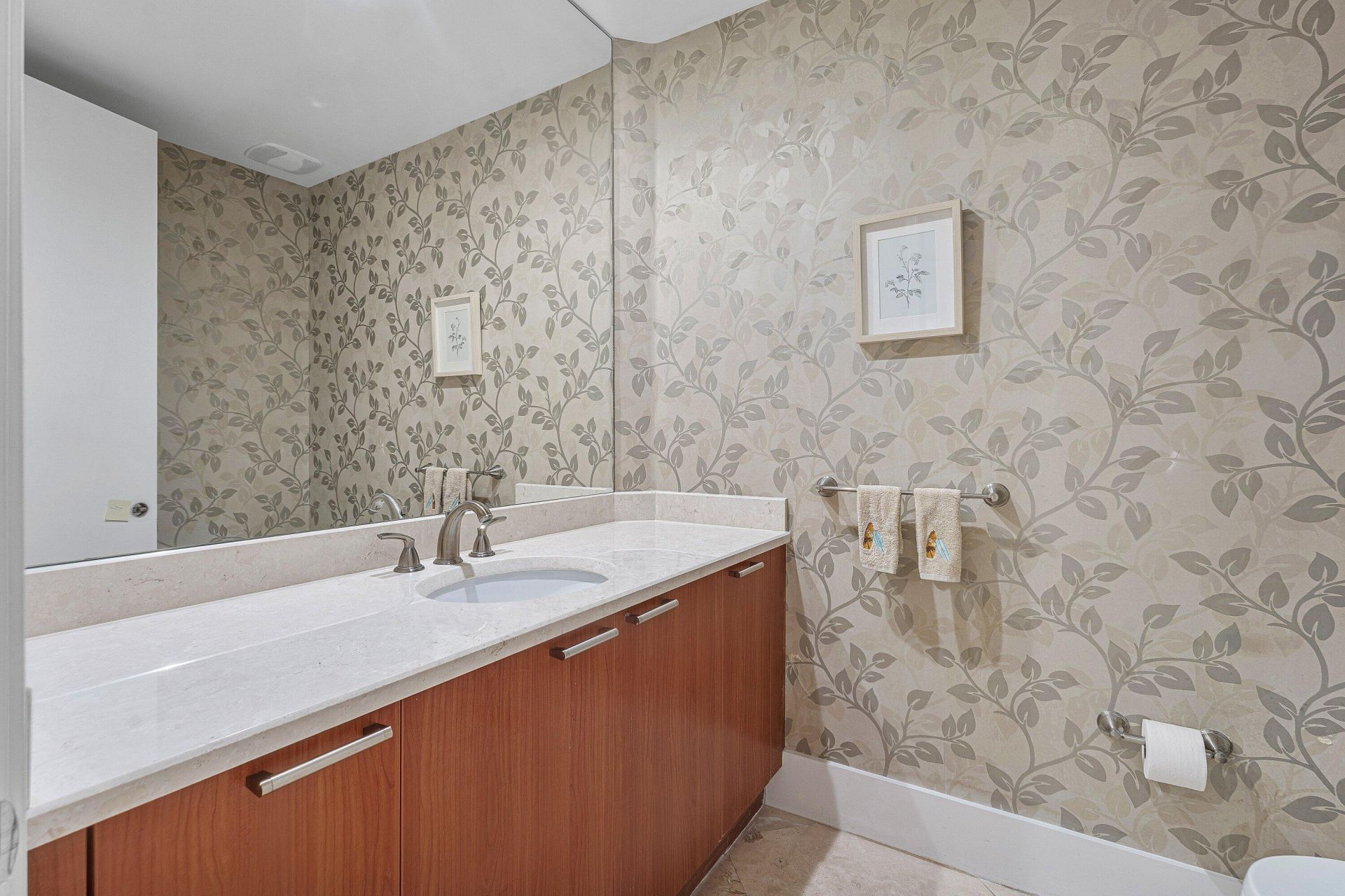 2640 Lake Shore Drive, Unit 107, Riviera Beach, FL 33404 Photo