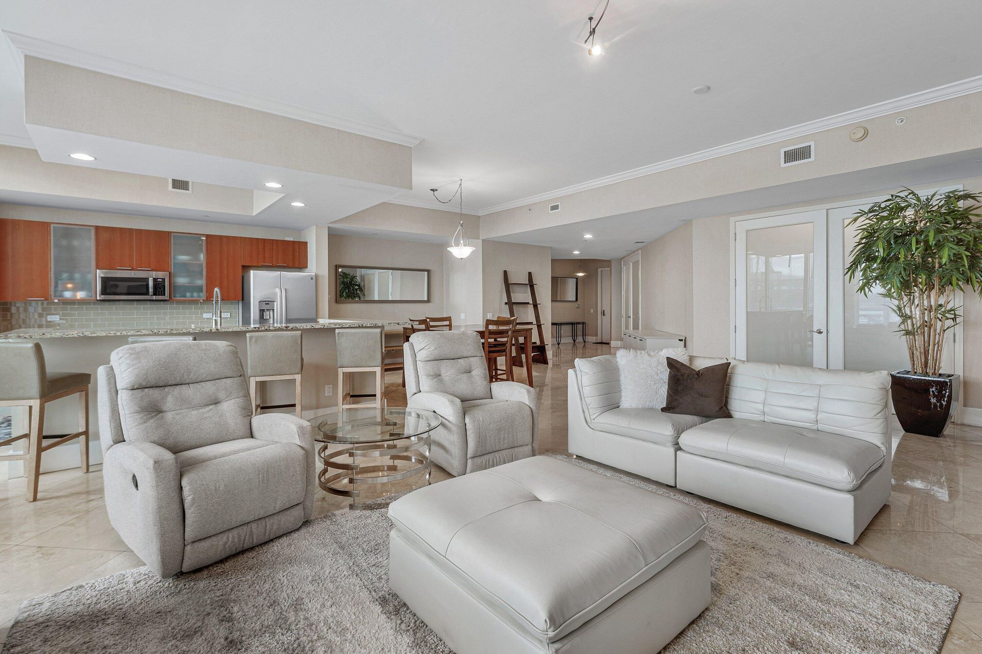 2640 Lake Shore Drive, Unit 107, Riviera Beach, FL 33404 Photo