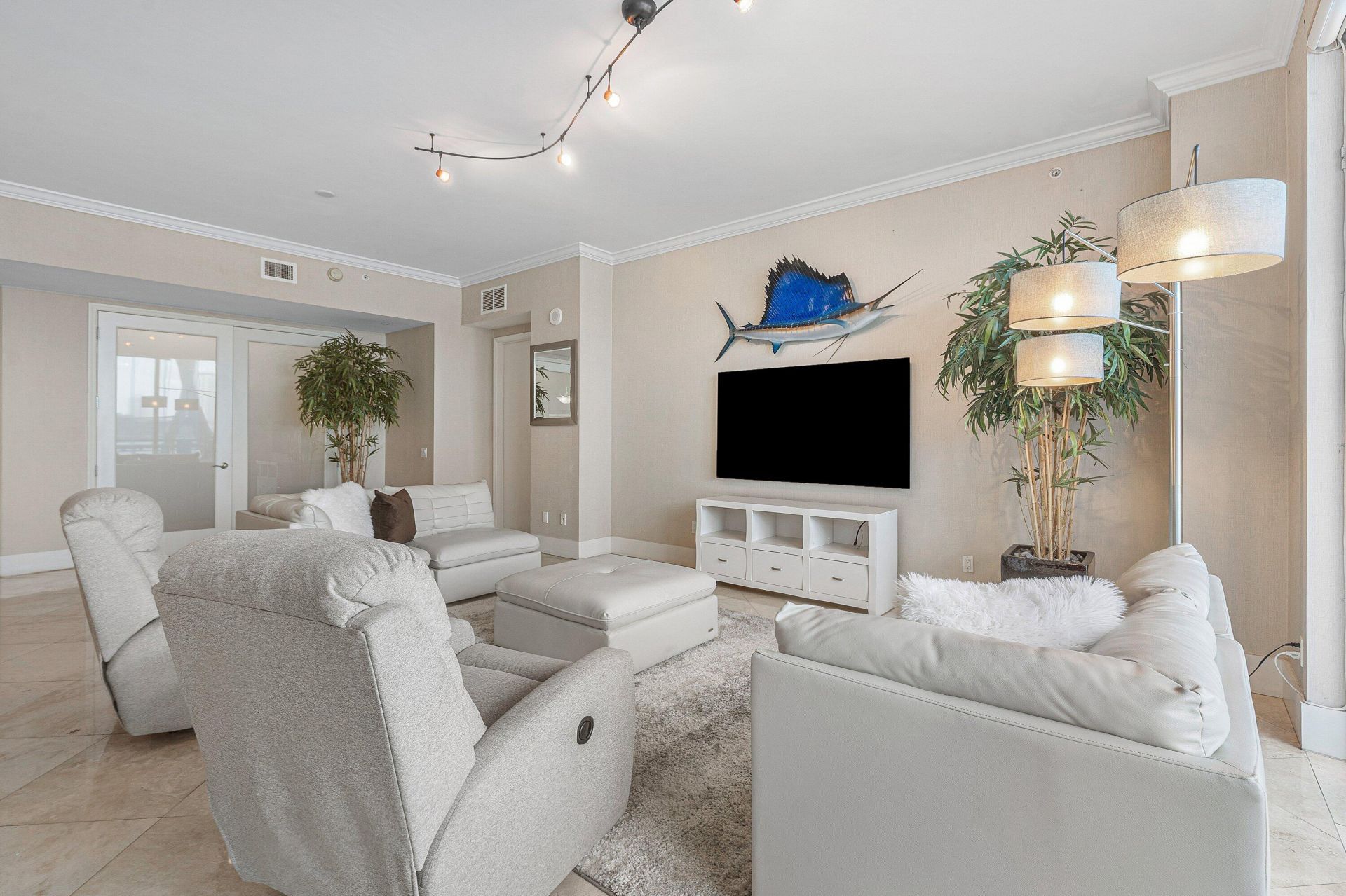 2640 Lake Shore Drive, Unit 107, Riviera Beach, FL 33404 Photo