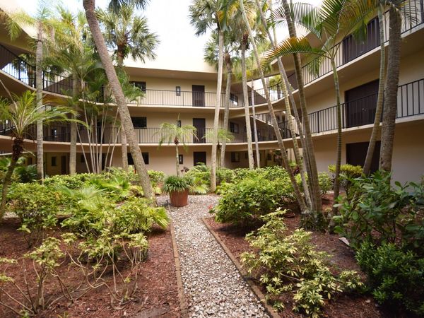 5220 Las Verdes Circle, Unit 220, Delray Beach, FL 33484