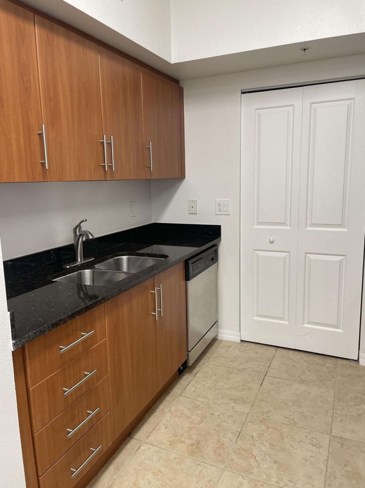 600 S Dixie Highway, Unit 825, West Palm Beach, FL 33401 Photo