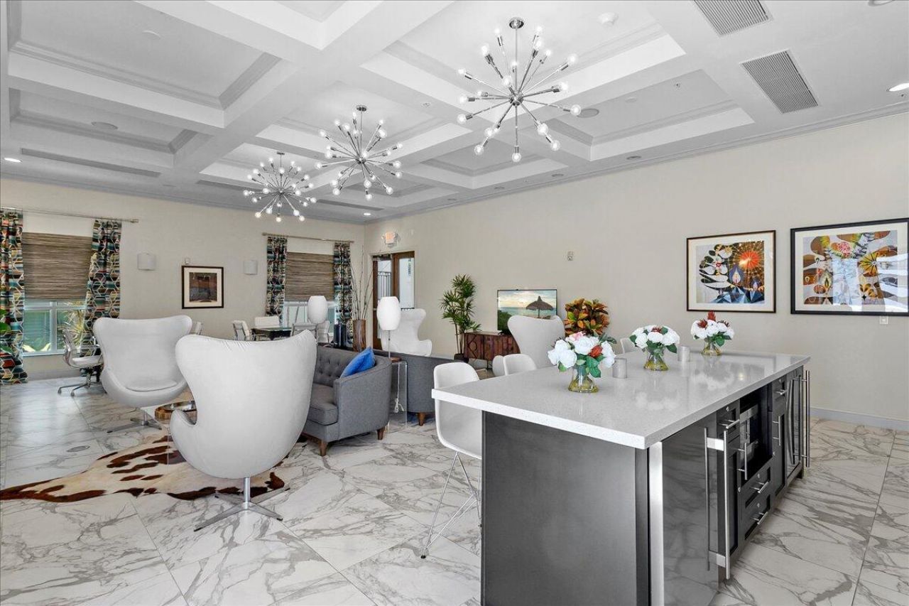 600 S Dixie Highway, Unit 825, West Palm Beach, FL 33401 Photo