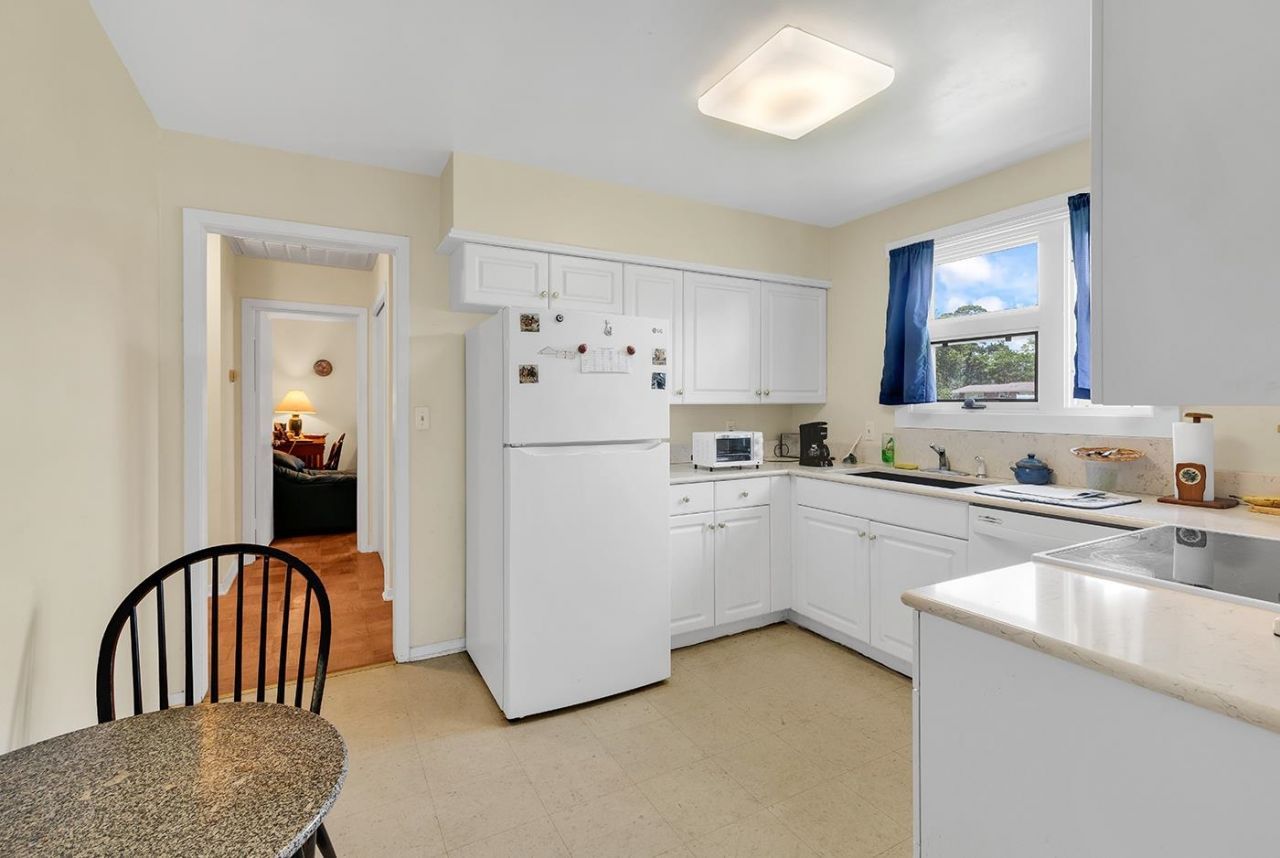 680 Pelican Ave. Photo 11