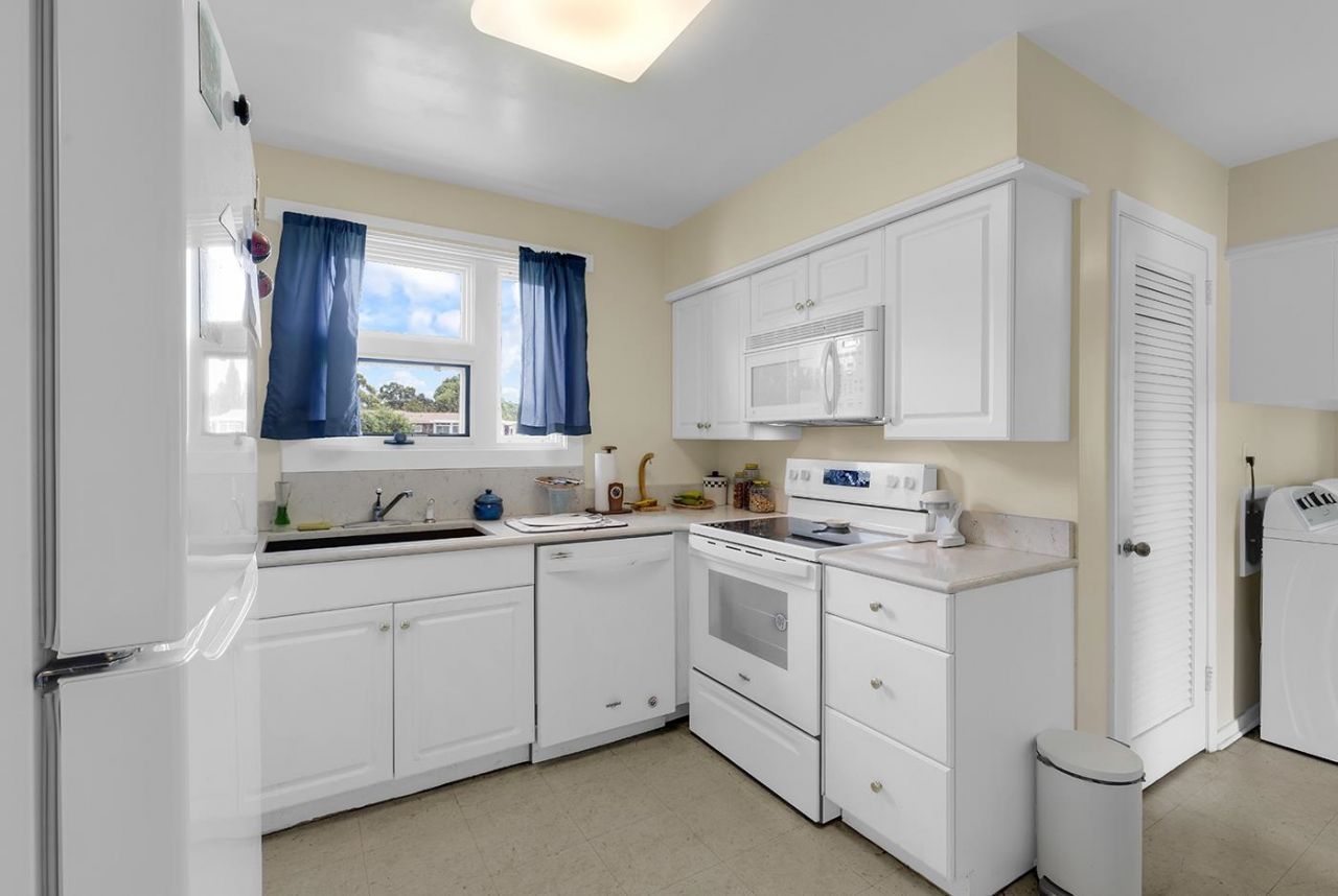 680 Pelican Ave. Photo 13