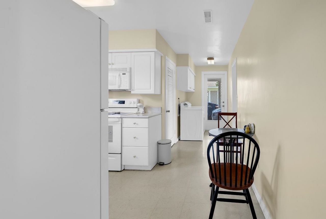 680 Pelican Ave. Photo 14