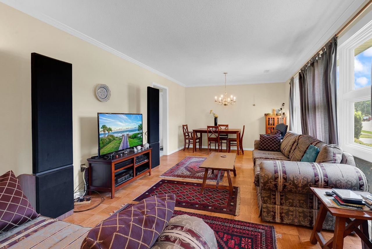 680 Pelican Ave. Photo 4