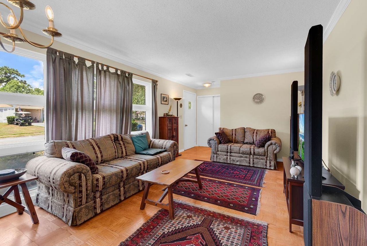 680 Pelican Ave. Photo 5