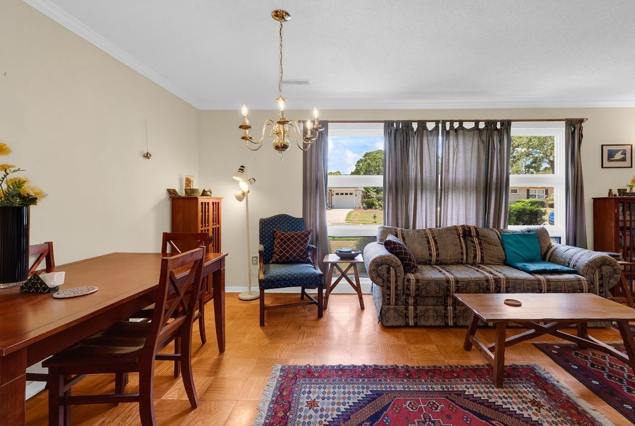 680 Pelican Ave. Photo 6