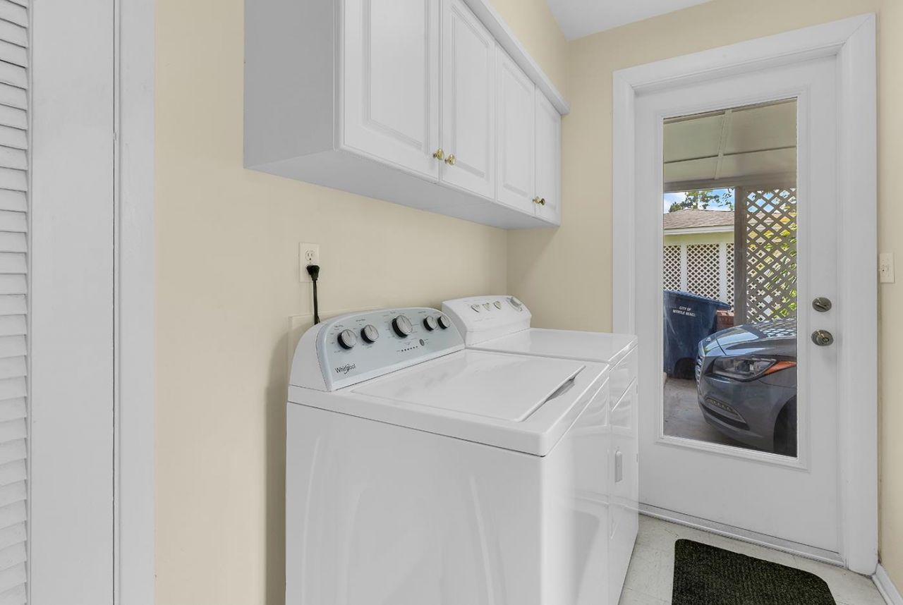 680 Pelican Ave. Photo 9