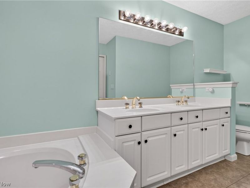 5242 Parkhurst Drive, Sheffield Village, OH 44054 Photo 20
