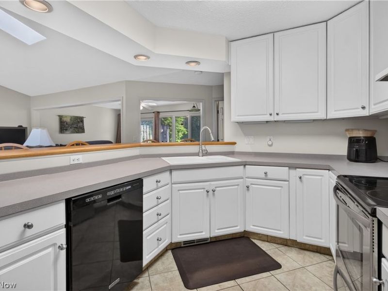 5242 Parkhurst Drive, Sheffield Village, OH 44054 Photo 29