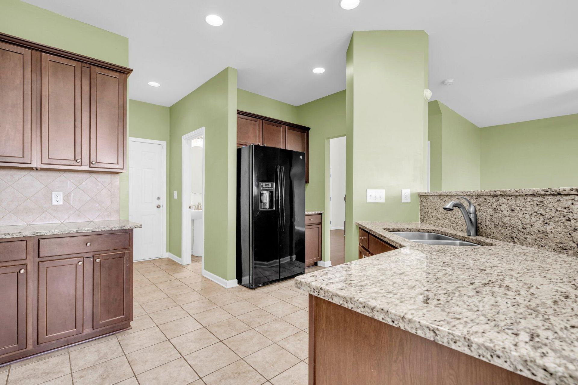 139 Blackwater Way Photo 8