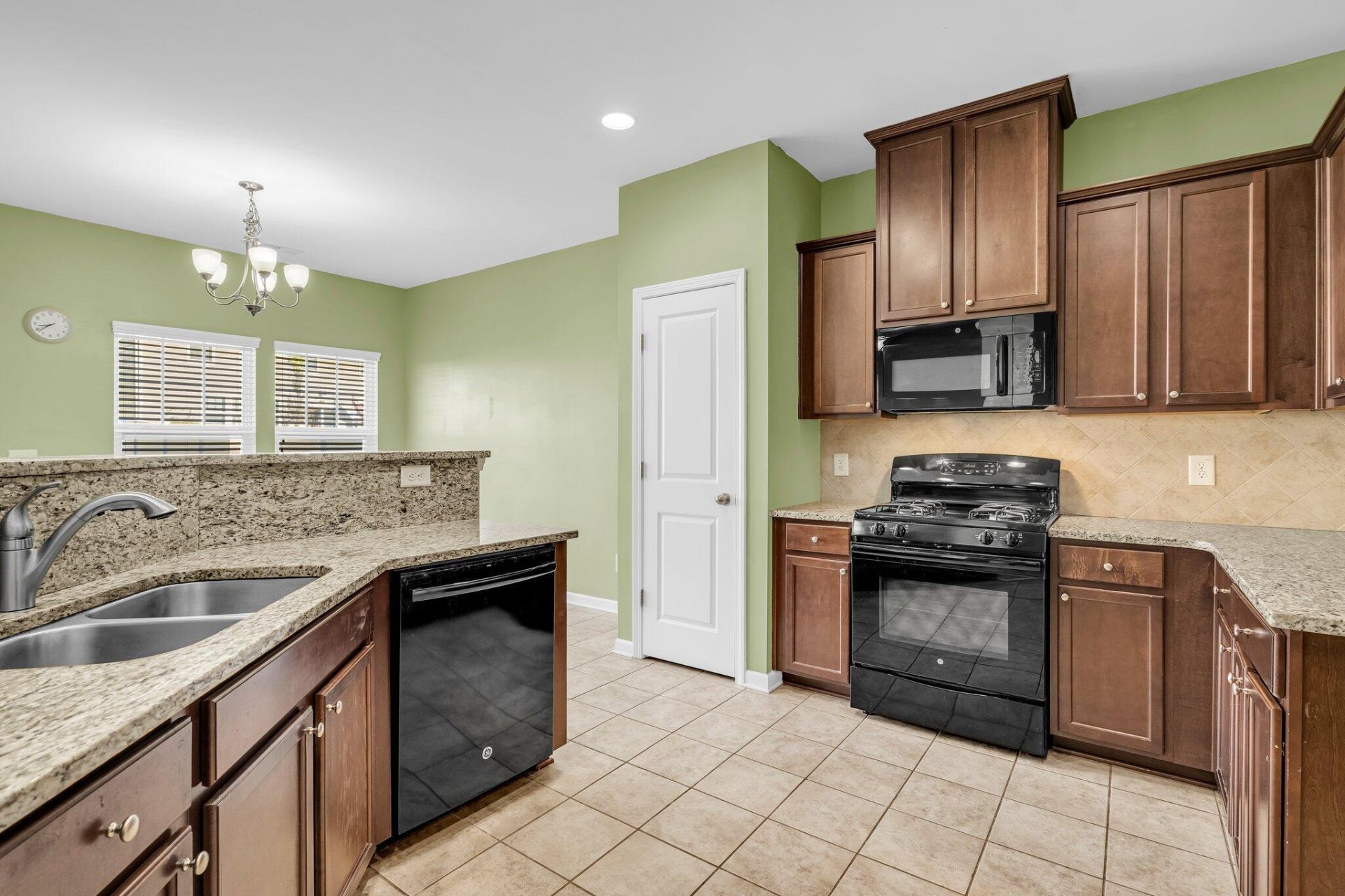 139 Blackwater Way Photo 9