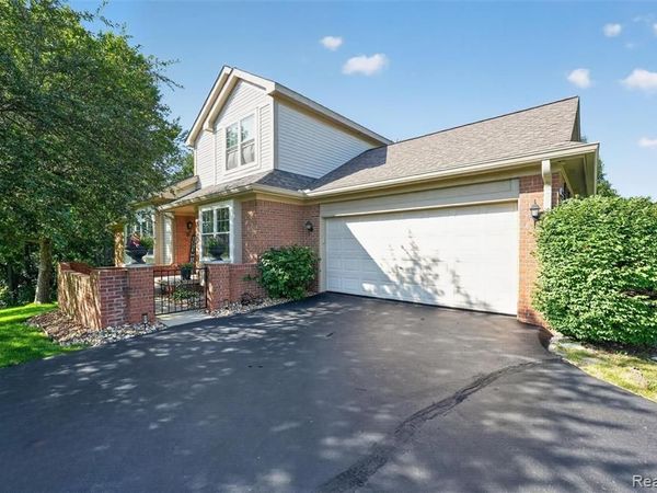 10301 Golfside Drive, Grand Blanc Twp, MI 48439