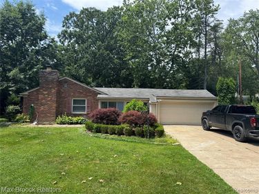 6490 Thurber Road, Bloomfield Hills, MI 48301