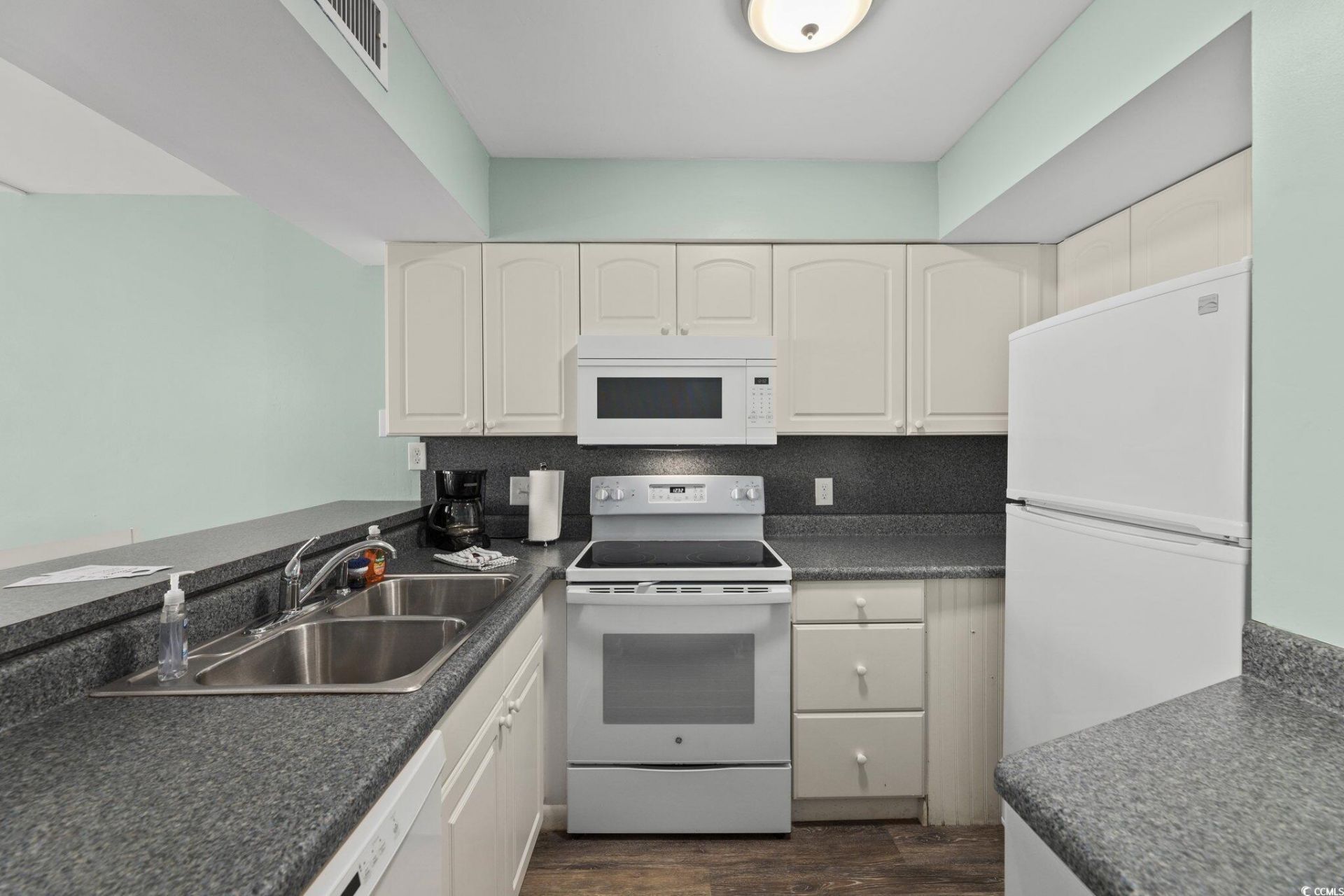 9400 Shore Dr.  Photo 4