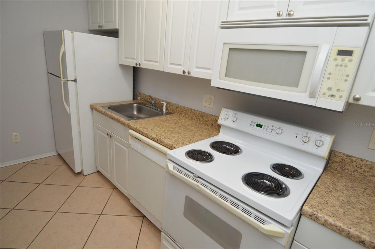 1400 Gandy Boulevard N, Unit 607, Saint Petersburg, FL 33702 Photo