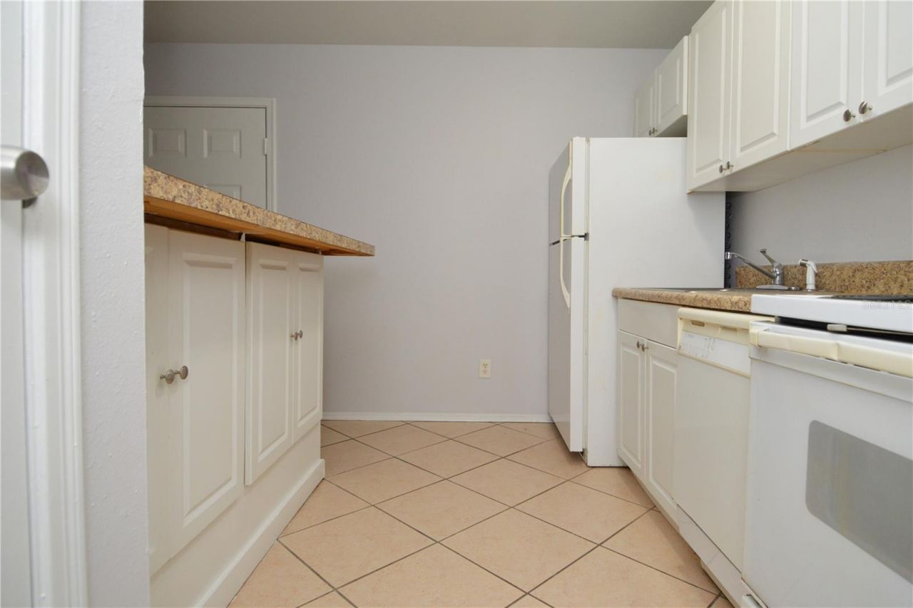 1400 Gandy Boulevard N, Unit 607, Saint Petersburg, FL 33702 Photo