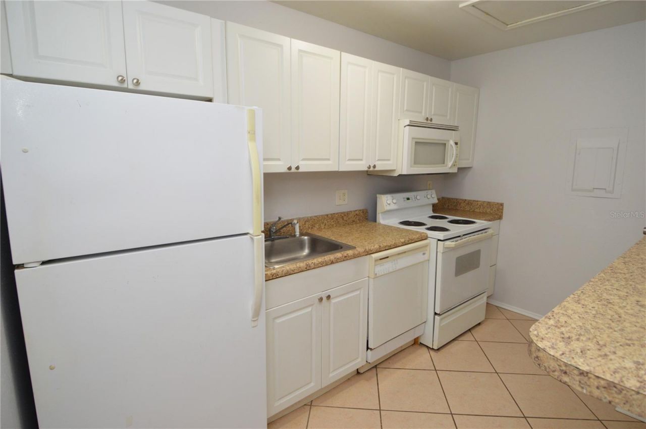 1400 Gandy Boulevard N, Unit 607, Saint Petersburg, FL 33702 Photo