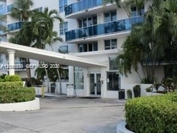 7501 E Treasure Dr , Unit 5J, North Bay Village, FL 33141