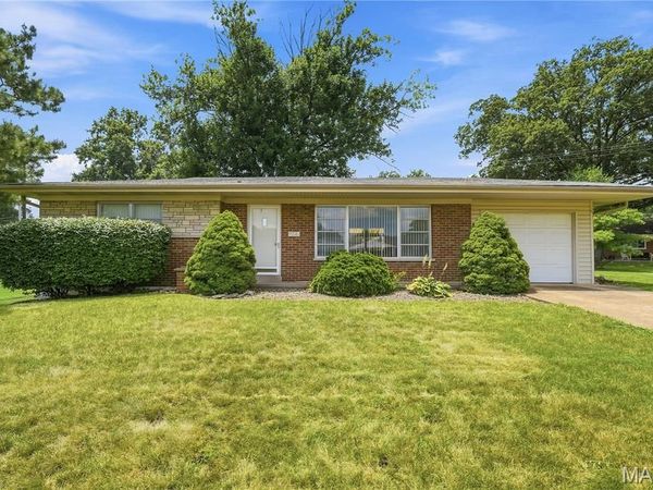 9241 Ewers Drive, Crestwood, MO 63126