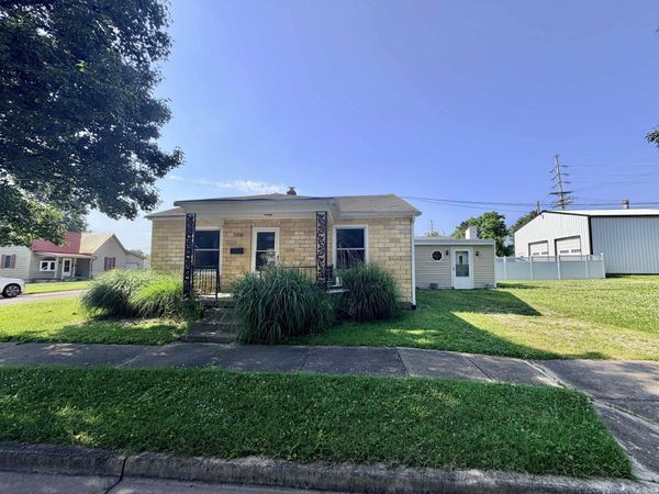 889 NE H Street, Linton, IN 47441