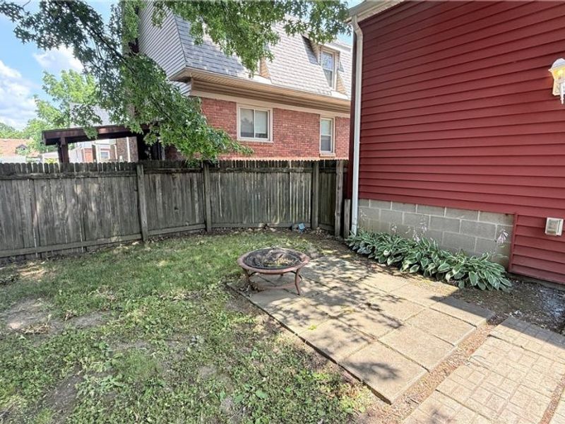 592 Lindell Street, Akron, OH 44305 Photo 11