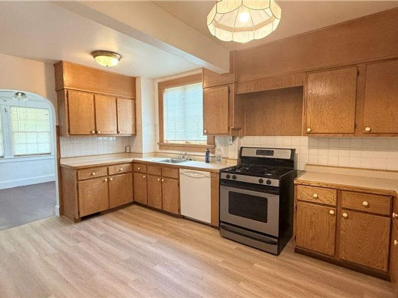 592 Lindell Street, Akron, OH 44305 Photo 17