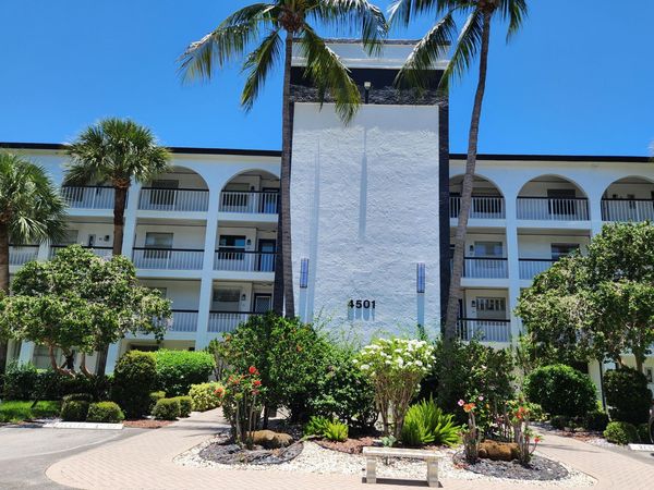4501 Martinique Way, Unit C2, Coconut Creek, FL 33066